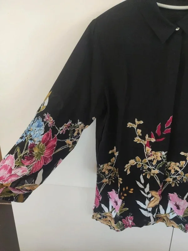 Stradivarius Camisa blusa preta floral tamanho P – photo 3